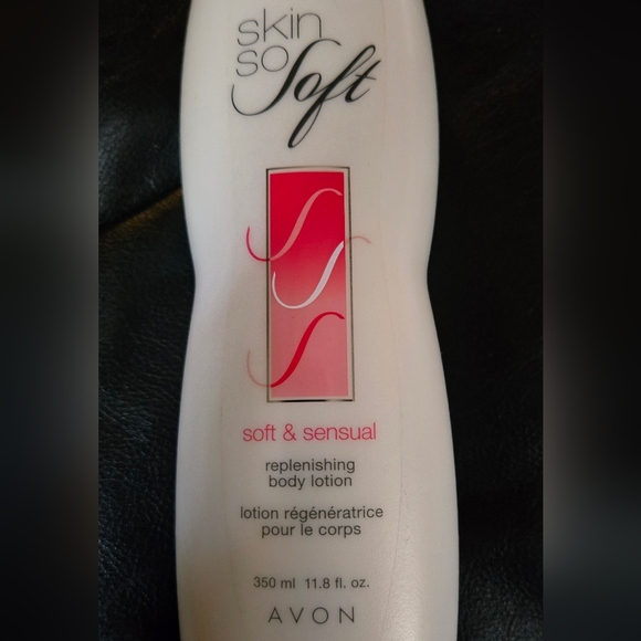 Avon Skin So Soft ULTRA Moisturizing Body Lotion NEW FULL SIZE11.8floz - Picture 2 of 3